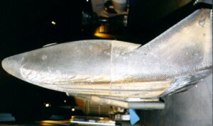 Letový kus FV-3, který úspěšně přežil návrat atmosférou a nyní je vystaven v muzeu USAF 