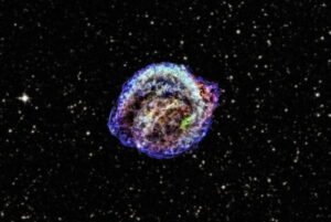 Pozůstatek Keplerovy supernovy, která vybuchla v roce 1604. Jde o poslední prokazatelné pozorování supernovy v naší galaxii.