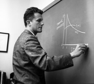 Eberhardt Rechtin, v září 1960, kdy byl vedoucím oddělení výzkumu elektroniky JPL