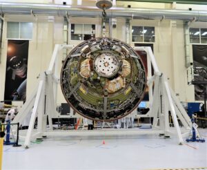 Vážení a stanovení těžiště modulu pro posádku. V prvním čtvrtletí 2024 má být zvážen Orion i se servisním modulem.
