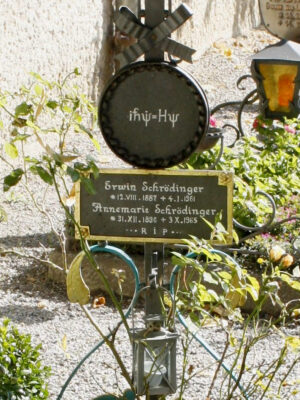 Rovnice se dostala i na hrob manželů Schrödingerových.