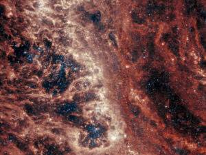 Detail na část galaxie zachycený přístroje MIRI. 