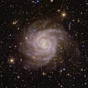 A takto vidí galaxii IC 342 teleskop Euclid.