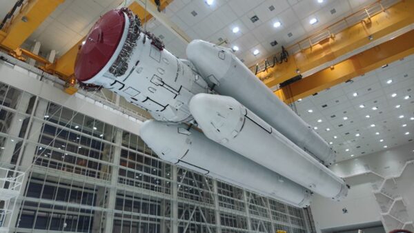 Příprava makety Angara A5 na kosmodromu Vostočnyj