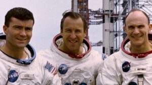 Původní posádka Apolla 13. Vlevo Fred Haise, uprostřed Jim Lovell a vpravo Ken Mattingly