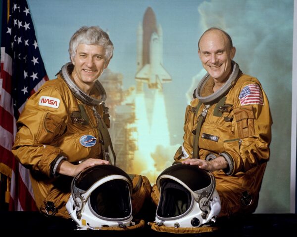 Posádka STS-4. Vlevo Henry Hartsfield a vpravo Ken Mattingly