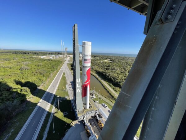 Raketa Vulcan-Centaur míří na rampu SLC-41 