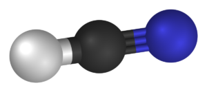 Kyanovodík s chemickým vzorcem HCN je velmi jednoduchá molekula. Čtyřvazný uhlík uprostřed má na jedné straně trojnou vazbou připojený dusík a na straně opačné bychom našli atom vodíku.