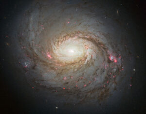 Jedna z nejznámějších a nejdříve objevených Seyfertových galaxií - M77.