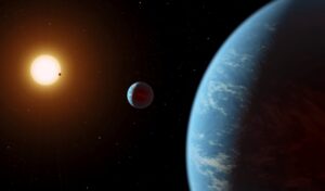 Umělecká představa dvou velkých vodních planet u hvězdy Kepler-138 v souhvězdí Lyry.