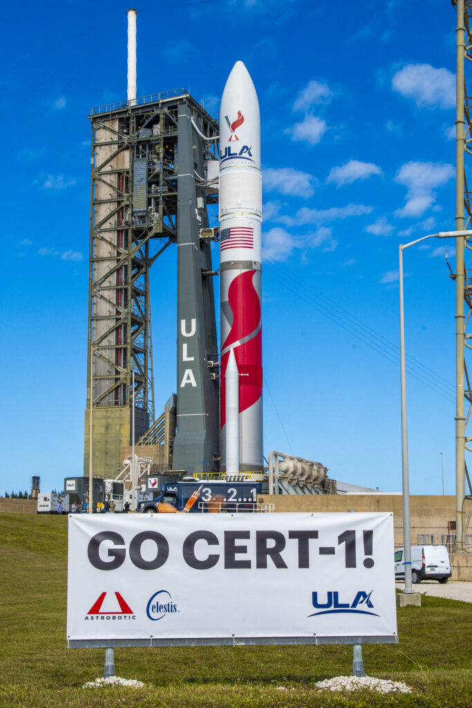 Vulcan během cesty na startovní rampu. Foto: ULA