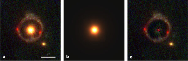 Vlevo kompletní Einsteinův prstenec JWST-ER1, uprostřed a vpravo pak samostatné snímky jednotlivých složek. 
