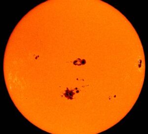 Sluneční disk se skvrnami