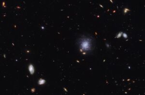 Snímek části vesmíru, odkud přišel signál gama záblesku GRB 230307A. Zde v podání Webbova dalekohledu.
