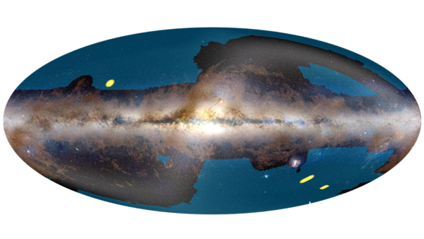Tato grafika ukazuje plánované oblasti pozorování dalekohledu Euclid. Modře jsou vyznačené oblasti určené pro snímání v širokém záběru. Hluboké pole jsou vyznačena žlutě. Střed snímku zabírá naše galaxie, kde převládá světlo z hvězd, či rozptýlené světlo z oblak prachu a plynu.