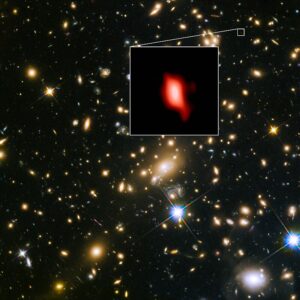 MACS1149-JD1 (červený objekt v detailu) na snímku Hubbleova teleskopu a observatoře ALMA.