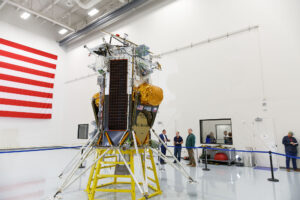 Lander Nova-C disponuje velkým fotovoltaickým panelem v horní části a menšími panely po stranách.