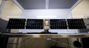 BurstCube s rozvinutými solárními panely