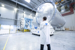 Výroba nádrží pro centrální stupeň Ariane 6.