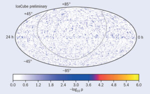 Mapa oblohy pořízená přední neutrinovou observatoří IceCube. Ta vidí statisíce zdrojů, ale reliktní neutrina detekovat nedokáže. 