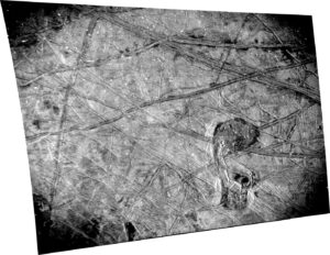 29. září 2022 pořídila kamera SRU na sondě Juno tento snímek noční strany Europy. V pravém dolním rohu je vidět útvar označovaný Platypus.