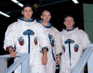 Původní složení posádky třetí pilotované mise Apolla (zleva): Anders, Collins, Borman