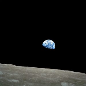 Ikonický snímek „Východ Země“ pořízený během mise Apollo 8