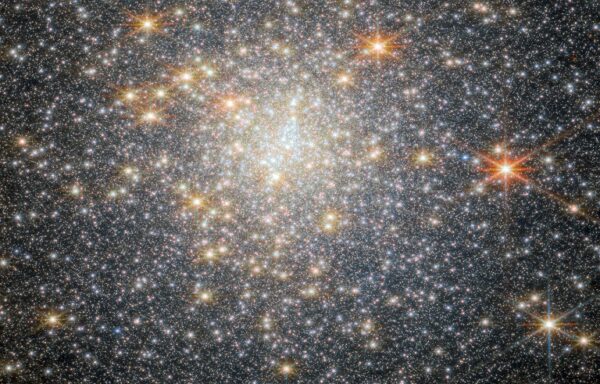 Detail do vnitřní, hvězdami poseté, části NGC 6440. 