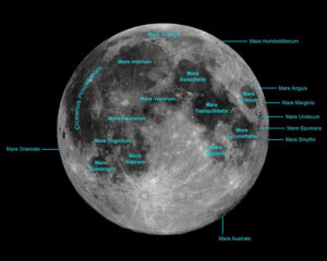 Přivrácená strana Měsíce s popisem hlavních moří a oceánu. 
