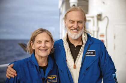 Americká astronautka Kathryn Sullivan s průzkumníkem a dobrodruhem Victorem Vescovem. Společně sestoupili na dno Challenger Deep v Mariánském příkopu, což je nejhlubší oceánská prohlubeň (10 928 metrů pod hladinou moře). 