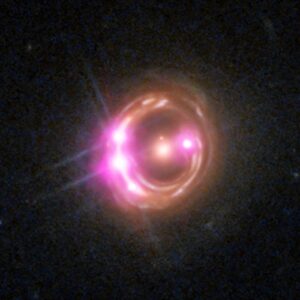 Kvasar RX J1131-1231 na kombinovaném snímku observatoří Chandra a Hubble.