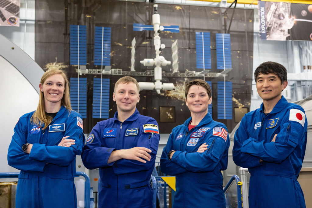 Posádka mise Crew-10. Zleva Nichole Ayers, Kirill Peskov, Anne McClain, Takuja Óniši.