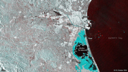 Radarový snímek okolí města Valencia, které v říjnu 2024 zažilo rozsáhlé povodně, na obrázku znázorněné modře.