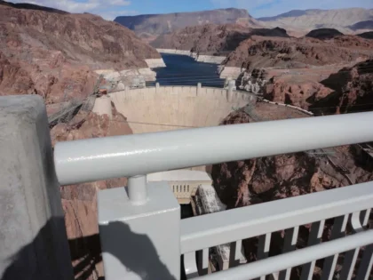 Super Therm byl použit na několika místech, včetně zábradlí na mostě u Hooverovy přehrady přes řeku Colorado. Na výběru jeho složení se podíleli vědci z NASA.