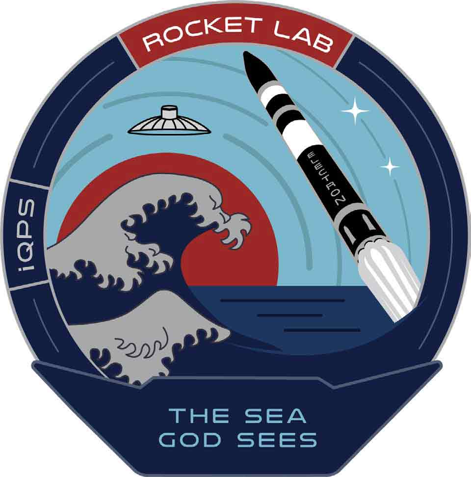 Logo mise obsahuje název firmy Rocket Lab, název mise The Sea God Sees, stylizovanou raketu Electron, červené slunce odkazující na Japonsko, moře, jakožto symbol zaměření družice na sledování ledovců, vlny zase symbolizují božského mořského draka Wadatsumi, což je přezdívka družice vynesené při této misi.