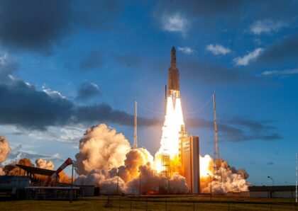 Start rakety Ariane 5, její nástupkyně, Ariane 6,by mohla vynést i CubeSat REXIS
