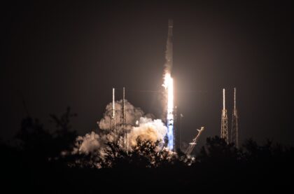 Start Falconu 9 z rampy SLC-40 na CCSFS s 24 družicemi KuiperSat.