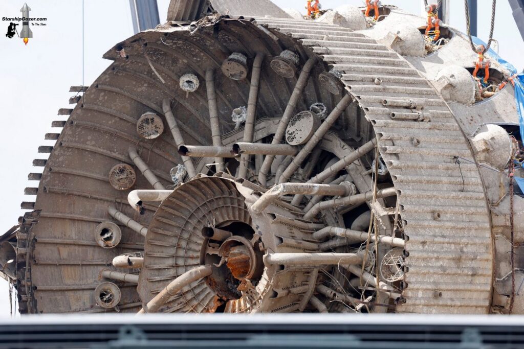Vnitřní konstrukce motorové sekce Super Heavy B13