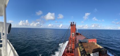 Snímek z lodi Industrial Dolphin, která veze družici Sentinel-6B Z Brém do Galvestonu.
