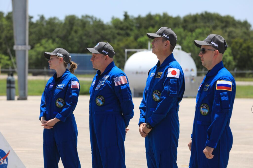 Posádka mise Crew-11 (zleva): Zena Cardman - Michael Fincke - Kimija Jui - Oleg Platonov