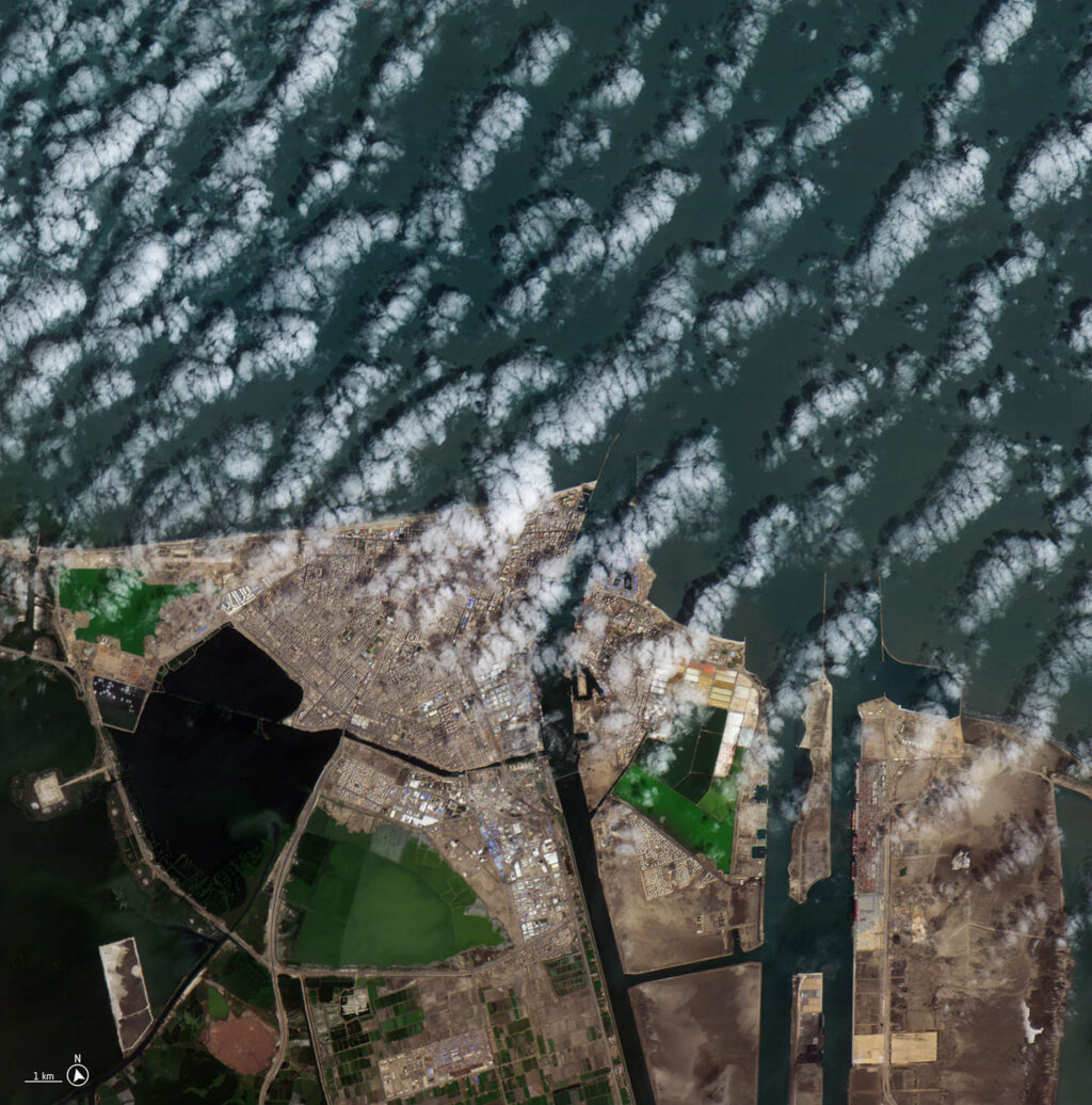 Egyptský přístav Port Said v reálných barvách vyfocený družicí Φsat-2