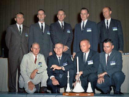 The New Nine, Lovell stojící prostřed