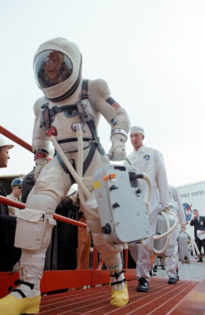 Lovell před startem Gemini VII