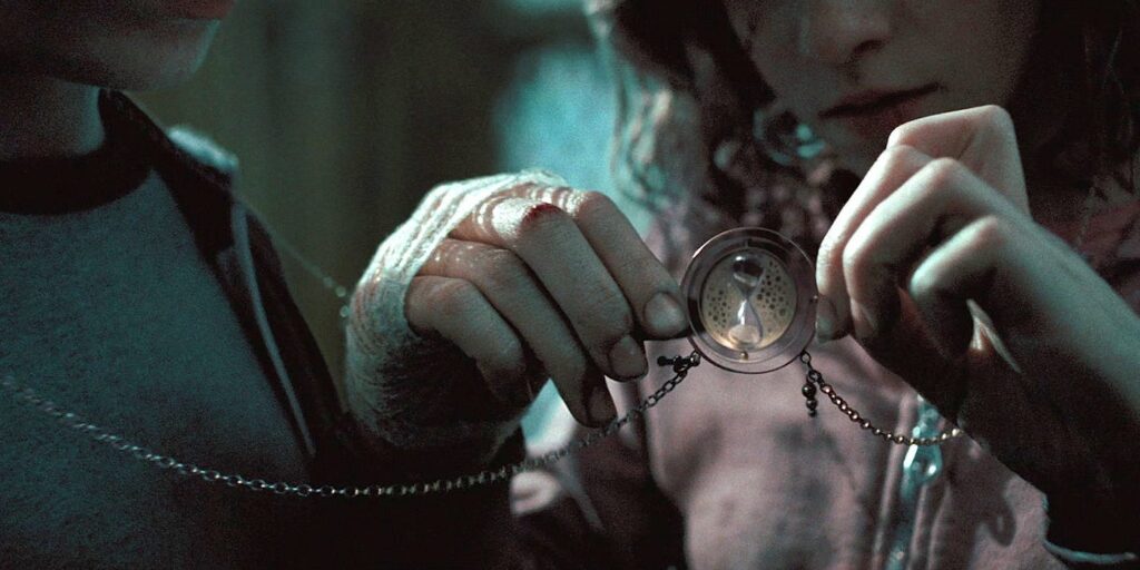 Cestování časem pomocí obraceče času v sérii Harry Potter.