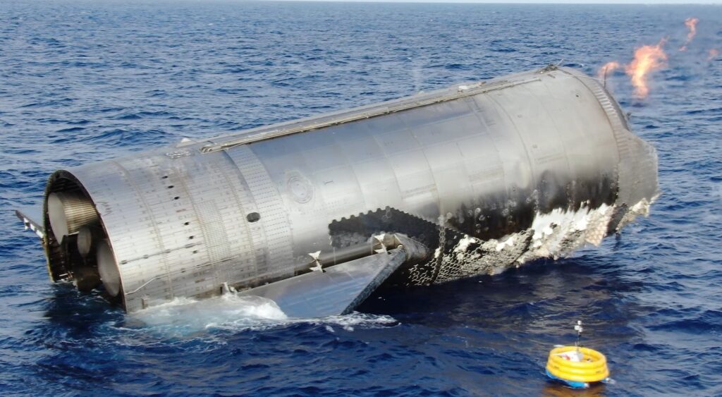 Starship po explozi po dosednutí při misi IFT-6