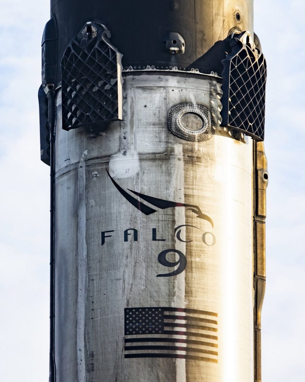 Značně použitý stupeň rakety Falcon 9 s číslem B1067, který uskutečnil 30 startů a přistání