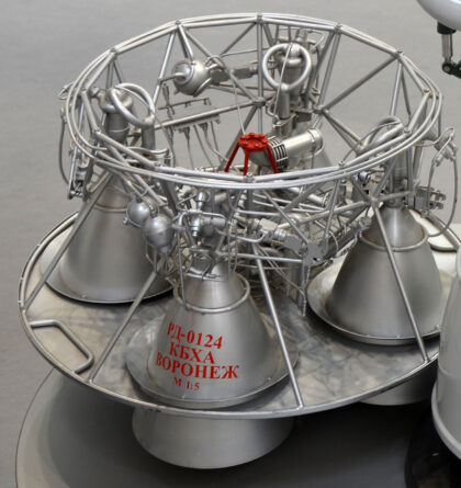 Model raketového motoru RD-0124.