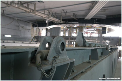 Příčinou nehody, ke které došlo 27. listopadu 2025 na rampě 31/6, mohlo být opomenutí instalovat speciální zarážku, která zajišťuje mobilní servisní plošinu uvnitř jejího krytu během startu.