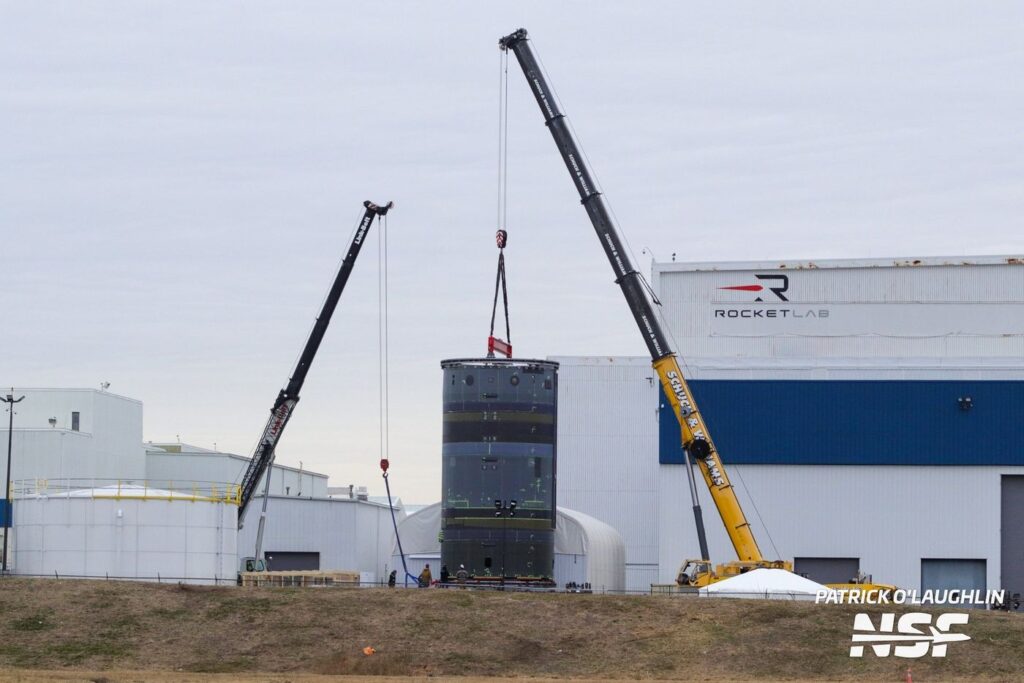 Součást rakety Neutron spatřena ve výrobním zařízení společnosti Rocket Lab