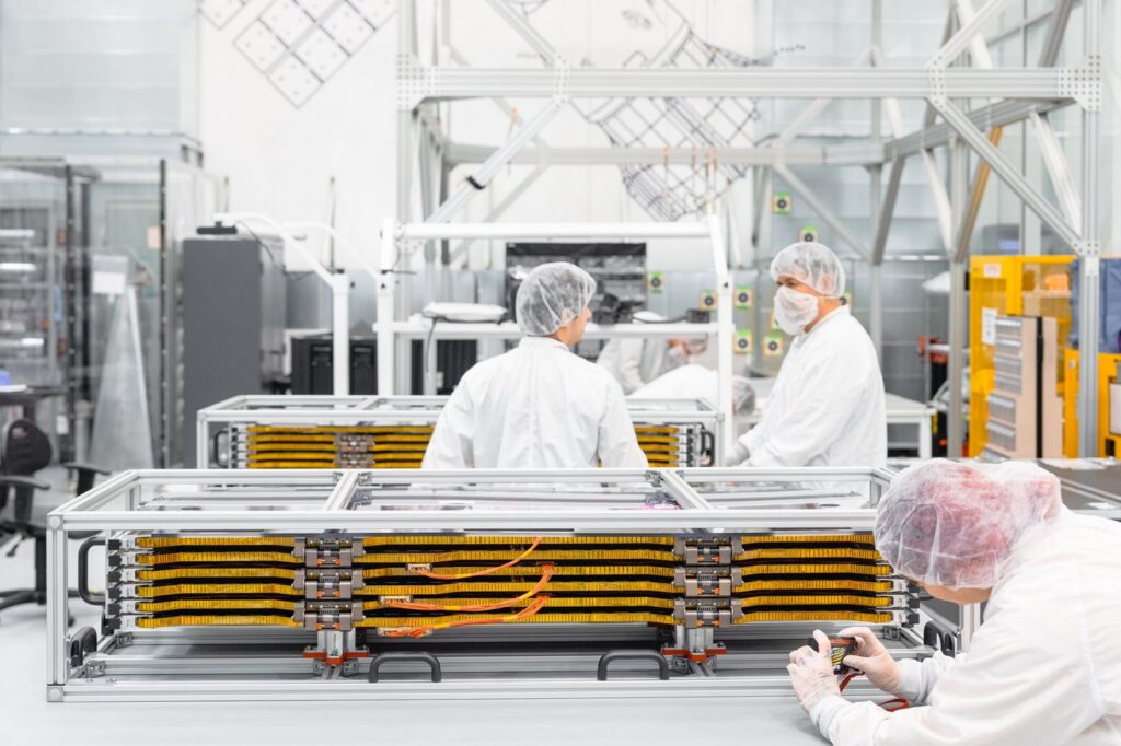 Solární panely určené pro letový kus stanice Haven společnosti Vast